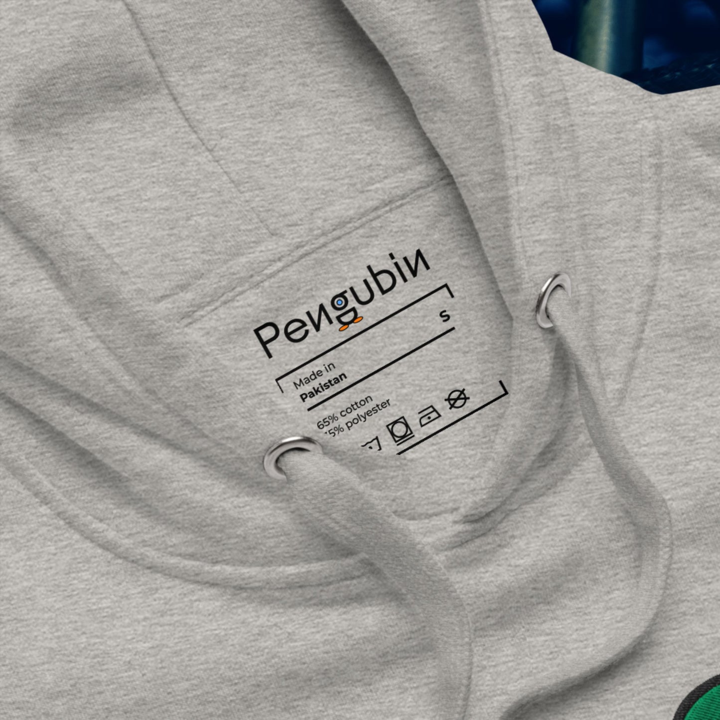 Tropischer Pinguin-Flucht – Bestickter Unisex-Hoodie